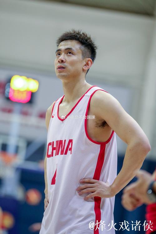 辽宁男篮官方：赵继伟伤情为左侧大腿后侧肌肉拉伤